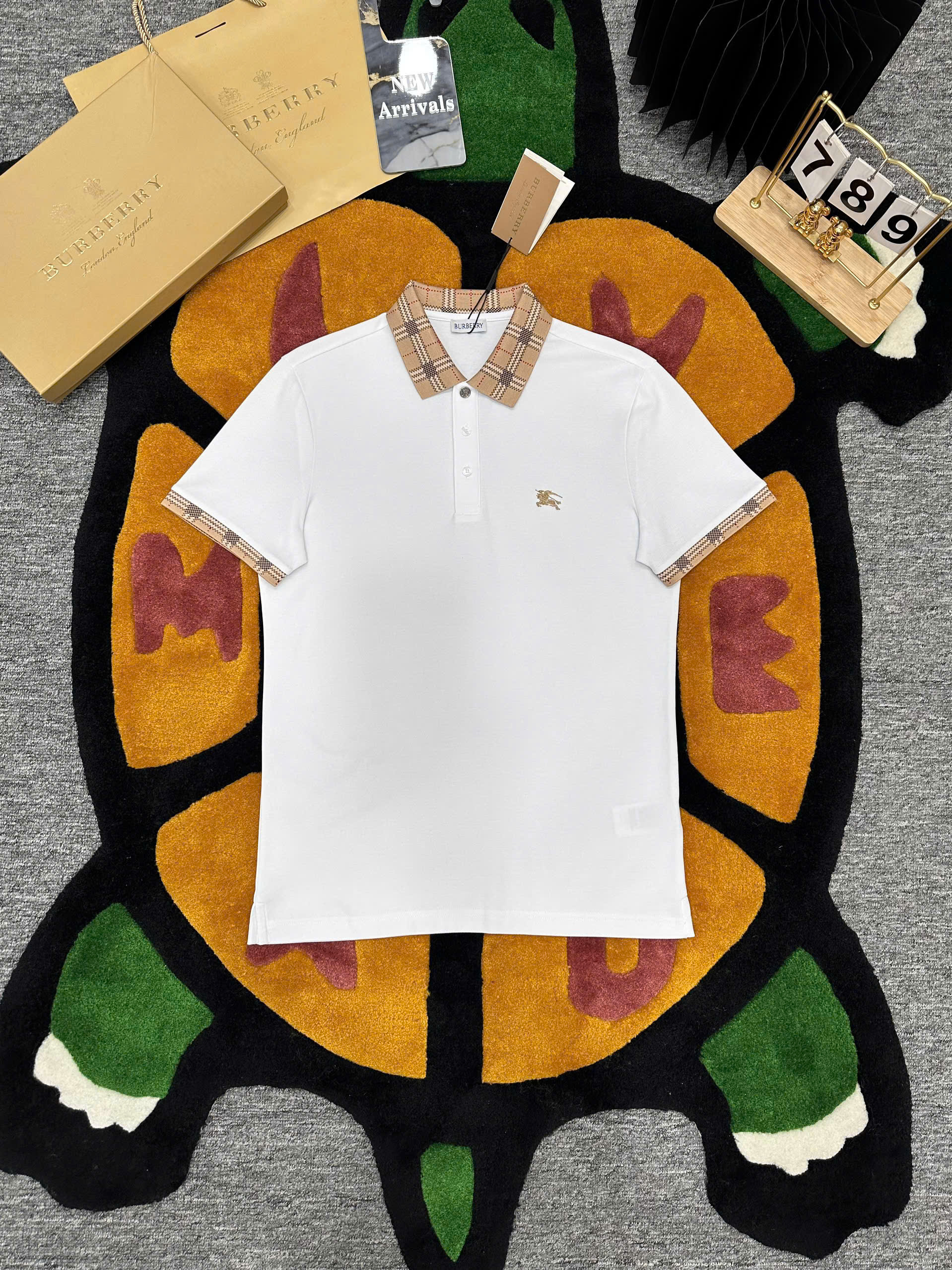 Áo polo Burberry logo thêu ngực phối kẻ sọc cổ tay Nâu Like Auth 1-1 on web MK